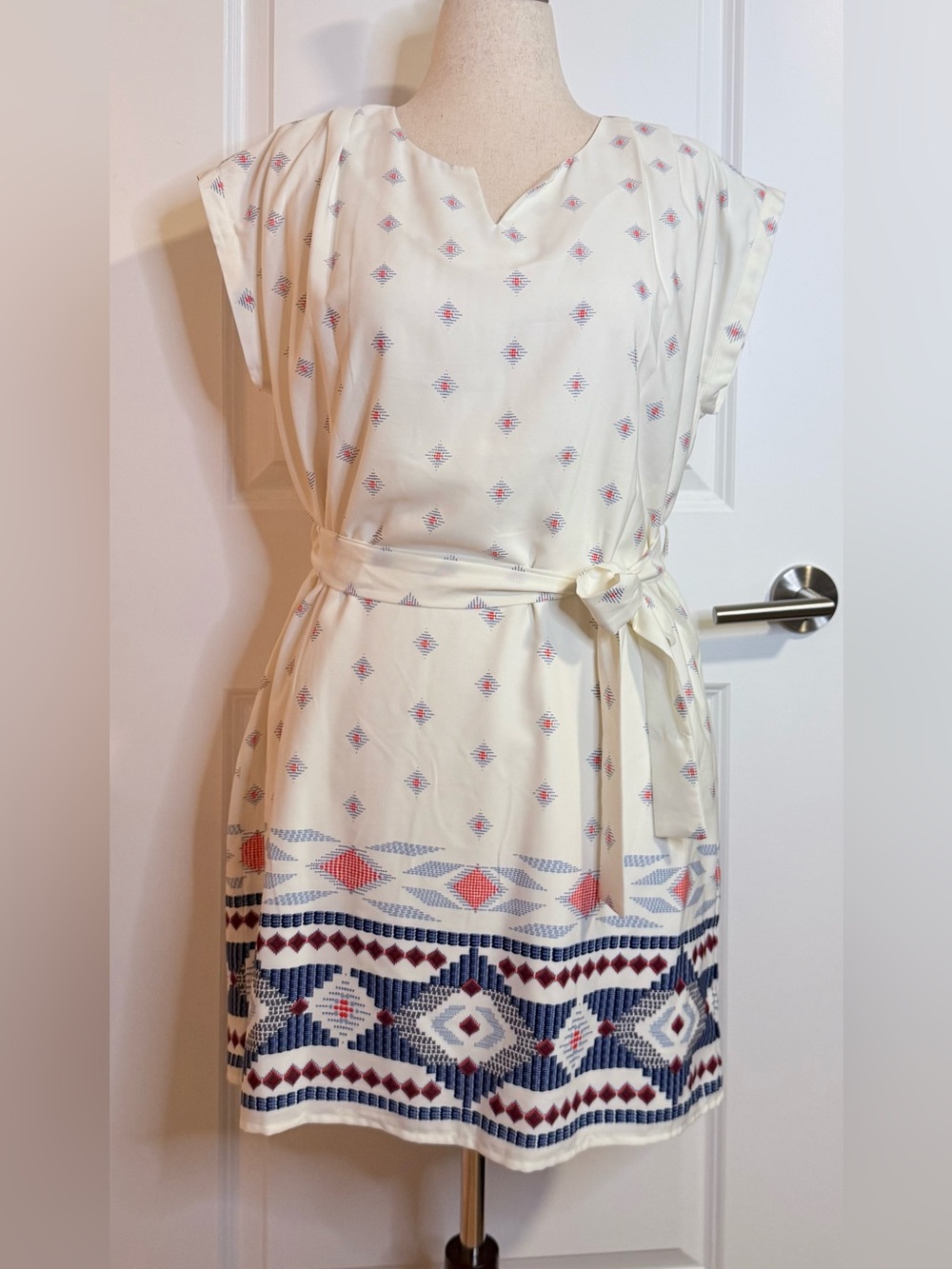 NWT Collective Concepts Wynifred Light Summer Dress M White Sleeveless Geometric